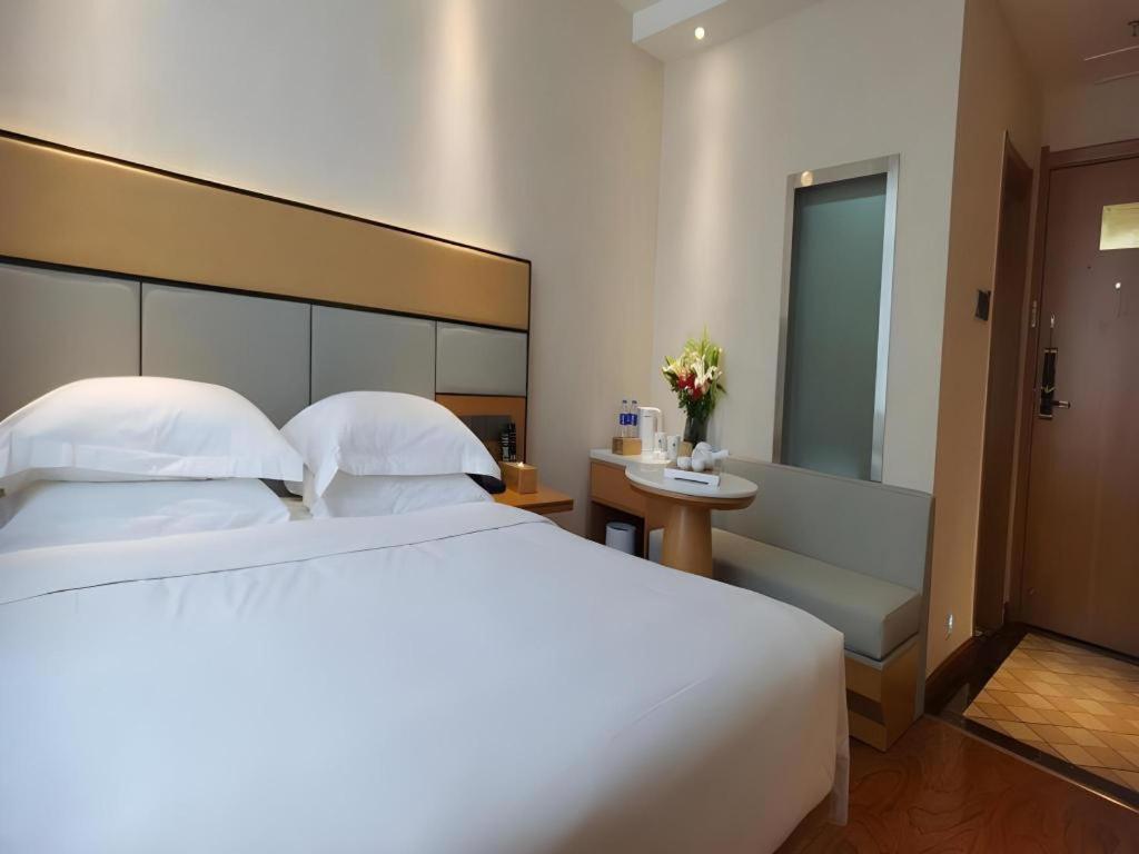 Greentree Inn Geermu Walking Street Business Hotel Golmud Zewnętrze zdjęcie